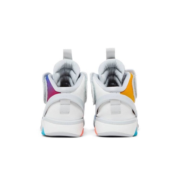 Nike Men’s Air Deldon Be True
Basketball Shoes
Summit White/Summit White - Picture 9 of 16